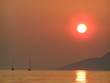 arrivée au soleil couchant