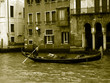 gondolier sur sa gondole