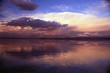 reflejo de nubes en el atardecer reflejo de nubes en el atardecer