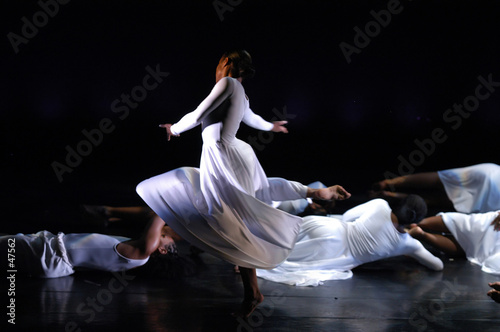 modern dance performance 2