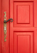 porte rouge en fer forgé