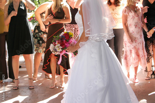 bride boquest toss