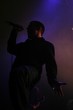 chanteur sur scène
