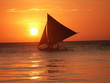 segelboot im sonnenuntergang