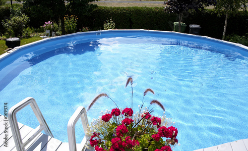 pool and flower