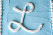 Foto: white icing letter l on a blue cake (series spells love) white icing letter l on a blue cake (series spells love)