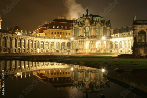 zwinger bei nacht