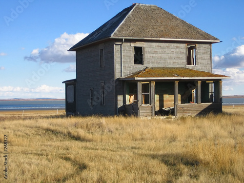 abandoned two story home in saskatchewan