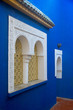 mur bleu du musée du jardin majorelle, marrakech, maroc mur bleu du musée du jardin majorelle, marrakech, maroc