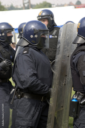 police in riot gear