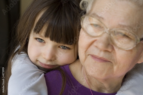 Foto: girl with grandma girl with grandma