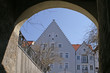haus mit torbogen