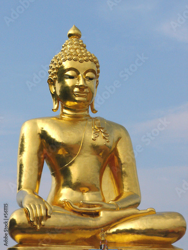 golden buddha statue