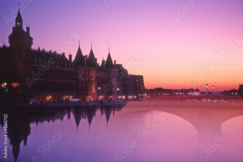 paris conciergerie