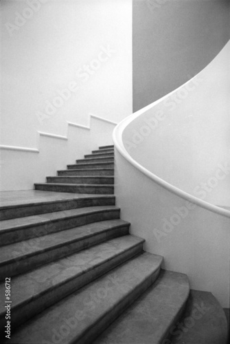 escalier noir et blanc