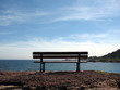 banc sur bord de mer