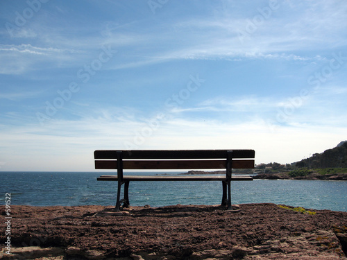 banc sur bord de mer