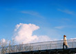 la fille sur le pont