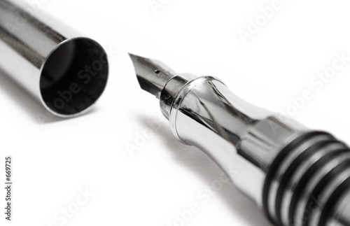 fountain writing pen (close view)
