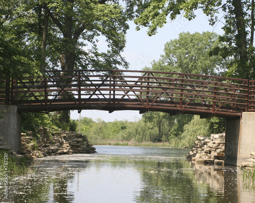 Foto: bridge in forest park bridge in forest park