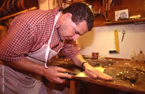 un luthier à paris