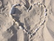 coeur en cailloux sur sable coeur en cailloux sur sable