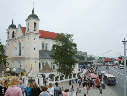kirche und hauptstraße in minsk