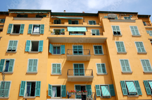 façade au port de nice