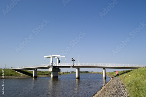 weisse zugbrücke