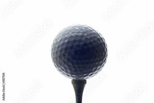 golfball auf einem tee 02