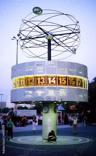 Foto: planeten welt zeit uhr berlin alexanderplatz planeten welt zeit uhr berlin alexanderplatz