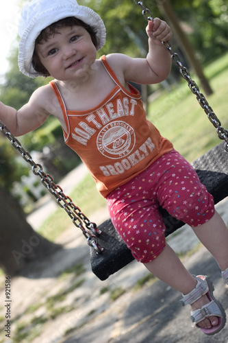 Foto: girl on swing girl on swing
