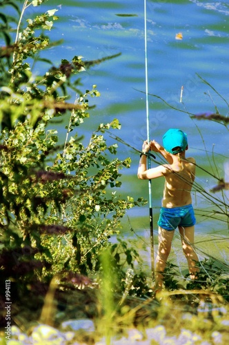 Photo : enfant qui pêche enfant qui pêche