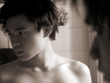 mika reflet vitre / miroire n&b mika reflet vitre / miroire n&b