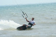 kite surfing dans les vagues la tranche sur mer