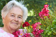 Foto: senior woman and flowers senior woman and flowers