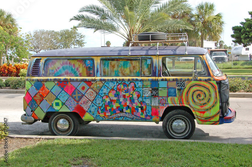 Photo: volkwagen bus with graffiti volkwagen bus with graffiti