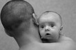 bébé et son père