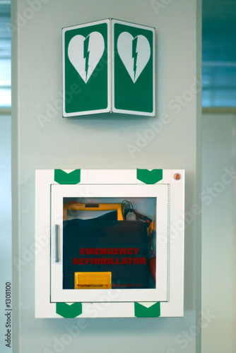 Foto: emergency defibrillator emergency defibrillator