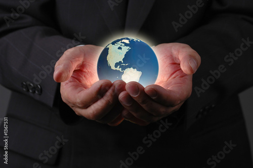Foto: earth and hands earth and hands
