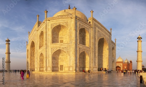 taj mahal close