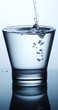 Images : glas of pouring water with reflection1