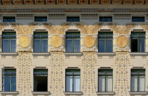 Photo: maison aux médaillons maison aux médaillons