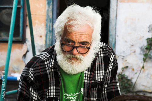 Foto: old man look - senior portrait old man look - senior portrait