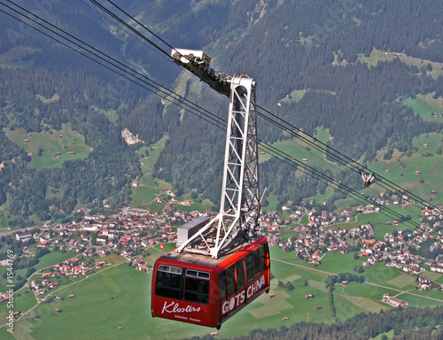 gotschnabahn im hintergrund klosters (graubünden)