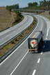 großen LKW läuft in Autobahn