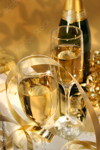 Photo: golden champagne sparkle golden champagne sparkle