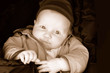 kleines mädchen im kinderwagen