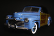 modellauto ford  sportsman bj. 1946 1 zu 18