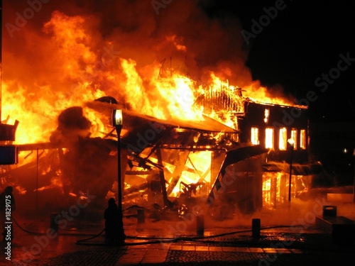 Photo: burning building burning building